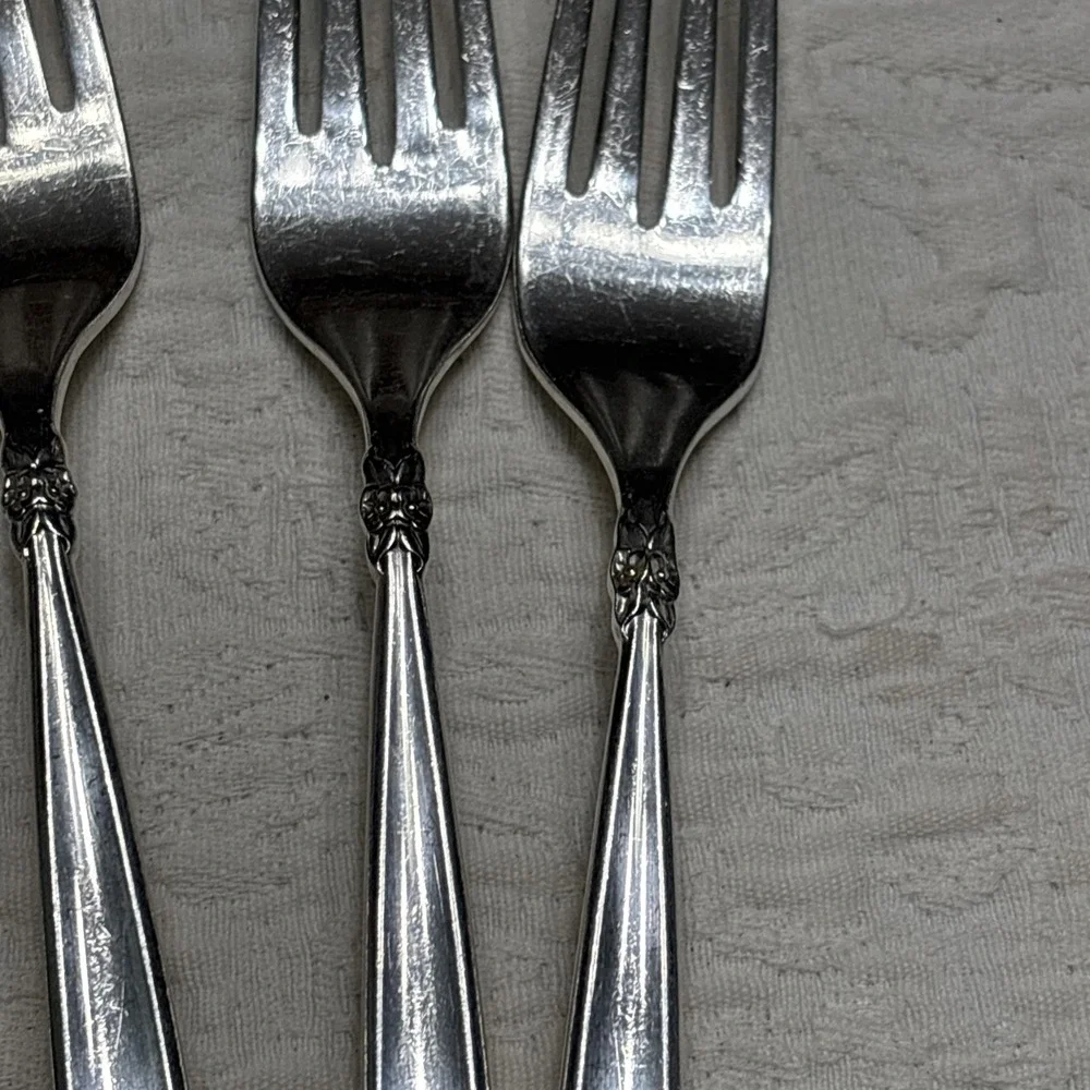 1965 GARLAND 1847 Rogers Bros IS Slotted 4 Dinner Forks Silver Plate Flatware